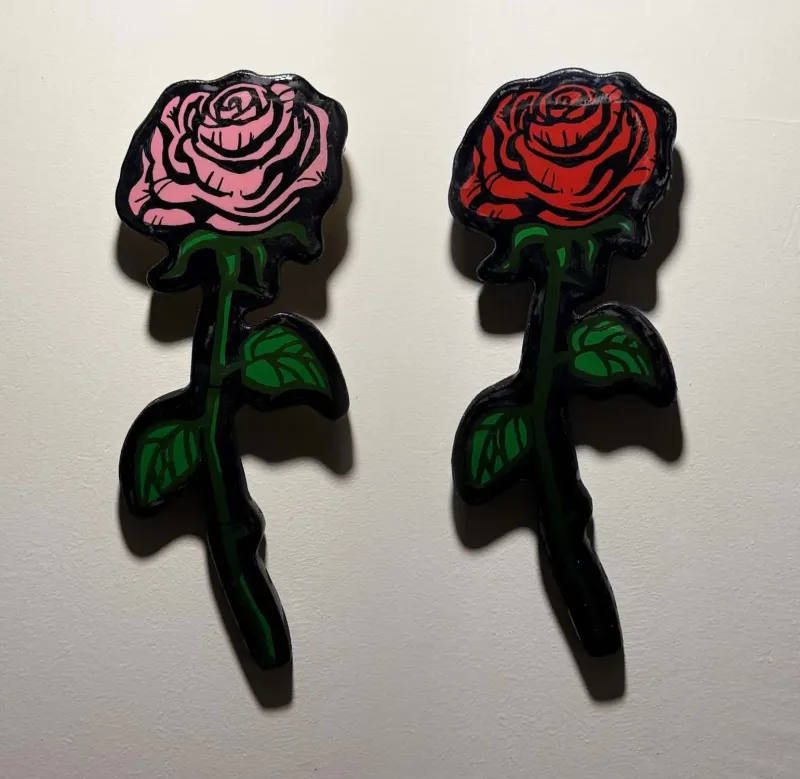 Roses — Bois découpé, acrylique et résine, 50 × 10 cm, fait main, 2020